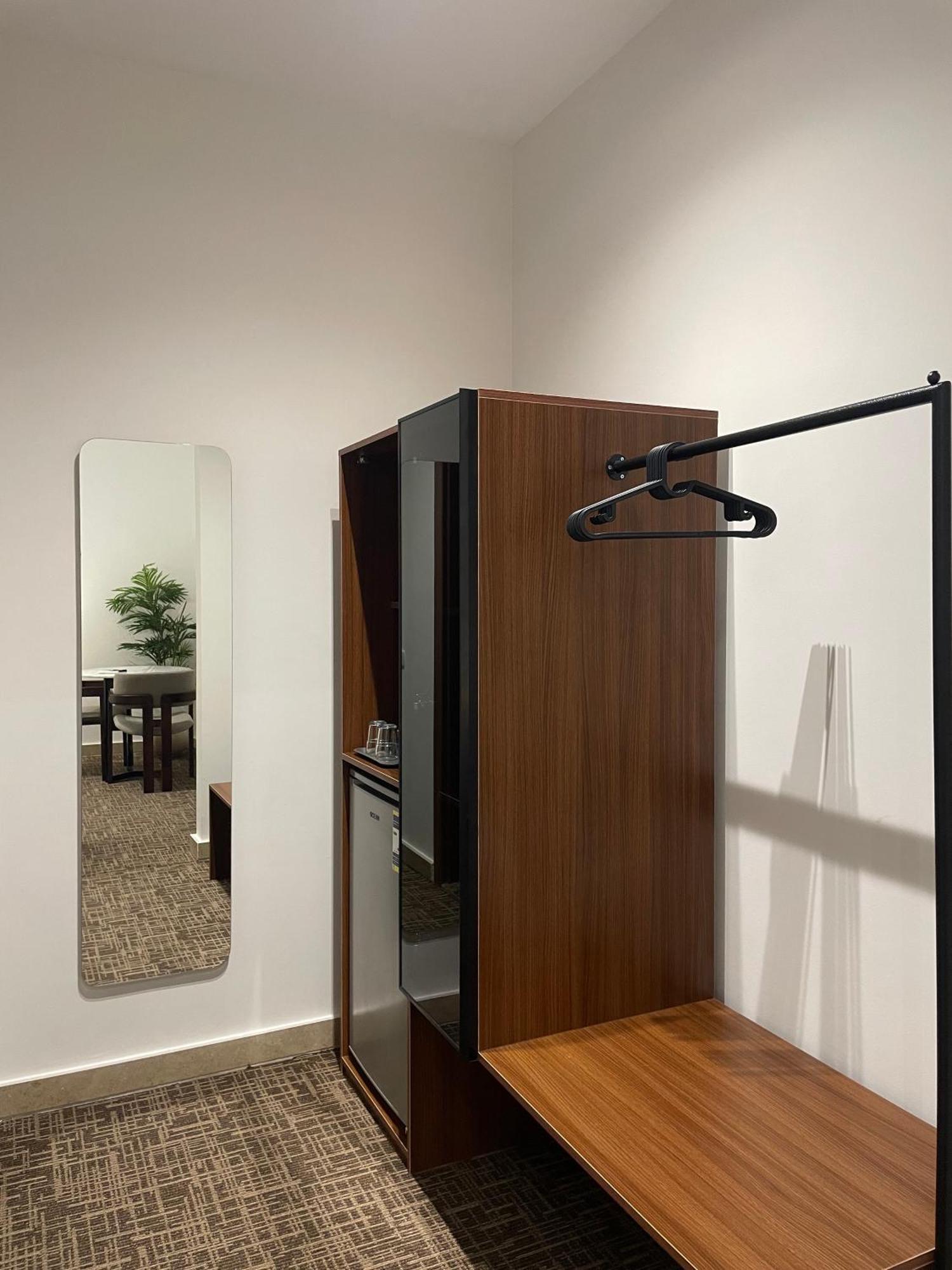 Livingville The Two-Fifty Cairo Quarto foto